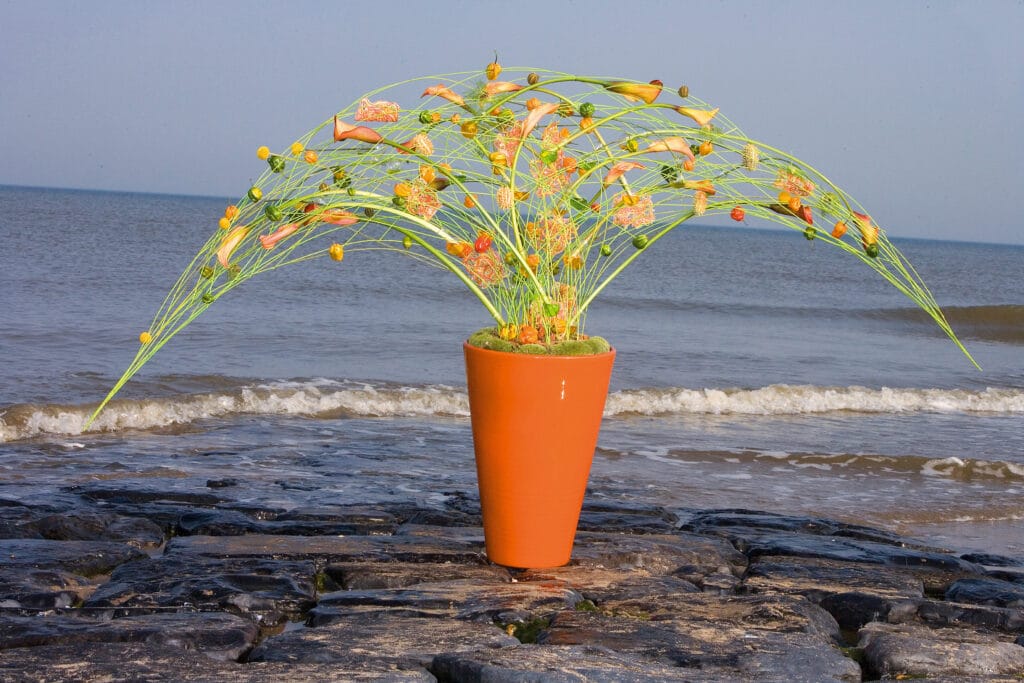 bloemenarrangement met sandersonia vanda en calla